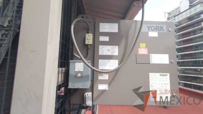 Lote 001 - Aire acondicionado YORK, Modelo: YPAL050CFC46BBDX, 50 TR, con 4 ventiladores. - Imagen 121