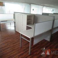 Lote 007 - Estación de trabajo para 4 personas, mampara alta, separadores de acrílico - Imagen 2