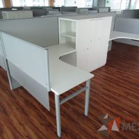 Lote 007 - Estación de trabajo para 4 personas, mampara alta, separadores de acrílico - Imagen 3