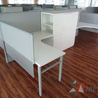 Lote 007 - Estación de trabajo para 4 personas, mampara alta, separadores de acrílico - Imagen 4