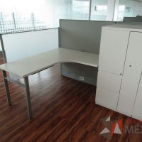 Lote 007 - Estación de trabajo para 4 personas, mampara alta, separadores de acrílico - Imagen 6