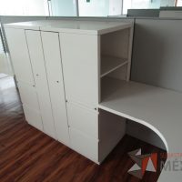 Lote 007 - Estación de trabajo para 4 personas, mampara alta, separadores de acrílico - Imagen 9