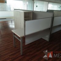 Lote 007 - Estación de trabajo para 4 personas, mampara alta, separadores de acrílico - Imagen 15