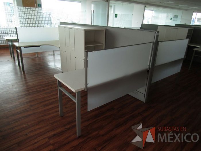 Lote 007 - Estación de trabajo para 4 personas, mampara alta, separadores de acrílico - Imagen 15