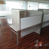 Lote 007 - Estación de trabajo para 4 personas, mampara alta, separadores de acrílico - Imagen 16