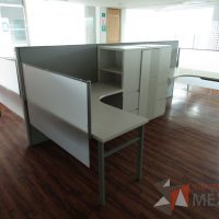 Lote 007 - Estación de trabajo para 4 personas, mampara alta, separadores de acrílico - Imagen 17
