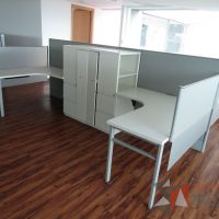 Lote 007 - Estación de trabajo para 4 personas, mampara alta, separadores de acrílico - Imagen 18