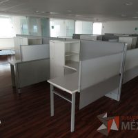 Lote 019 - Estación de trabajo para 6 personas, mampara alta, separadores de acrílico - Imagen 4