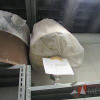 Lote 022 - 68 Pantallas para lampara, 2 Bases de lampara, 3	Lamparas, 1 Paraguas - Imagen 8