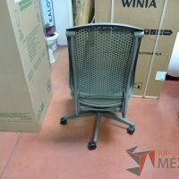 Lote 023 - Silla Herman Miller Celle con ruedas, sin descansabrazos, asiento en tela y respaldo en plástico color gris - Imagen 5