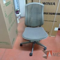 Lote 023 - Silla Herman Miller Celle con ruedas, sin descansabrazos, asiento en tela y respaldo en plástico color gris - Imagen 2