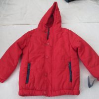 Lote 002 - 200 Chamarras y chalecos para niños, niñas y jóvenes de 2 a 16 años de diferentes marcas y modelos - Imagen 24