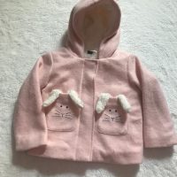 Lote 002 - 200 Chamarras y chalecos para niños, niñas y jóvenes de 2 a 16 años de diferentes marcas y modelos - Imagen 112