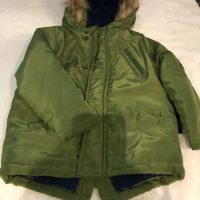 Lote 002 - 200 Chamarras y chalecos para niños, niñas y jóvenes de 2 a 16 años de diferentes marcas y modelos - Imagen 123