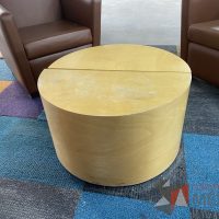 Lote 008 - Mesa de apoyo en forma de media luna color madera - Imagen 3