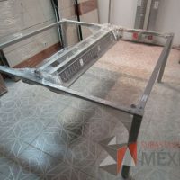 Lote 016 - Base rectangular metálica para mesa
