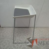 Lote 026 - Silla periquera, patas metálicas, asiento en tela color gris - Imagen 5