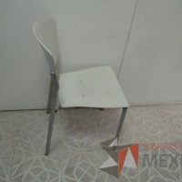 Lote 010 - Silla de visita, respaldo y asiento en plástico, patas metálicas - Imagen 3