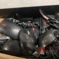 Lote 033 - Mouses y piezas de vidrios - Imagen 6