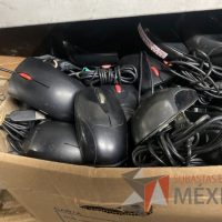 Lote 033 - Mouses y piezas de vidrios