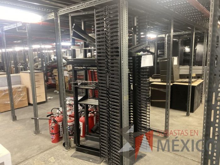 Lote 035 - 5 Rack de telecomunicaciones