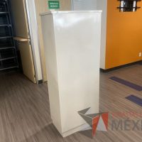 Lote 019 - Gabinete con 1 cajón, 1 puerta de vidrio y 1 puerta - Imagen 5
