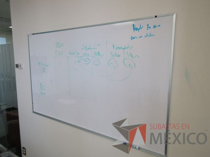Lote 018 - Pizarrón blanco - Imagen 3