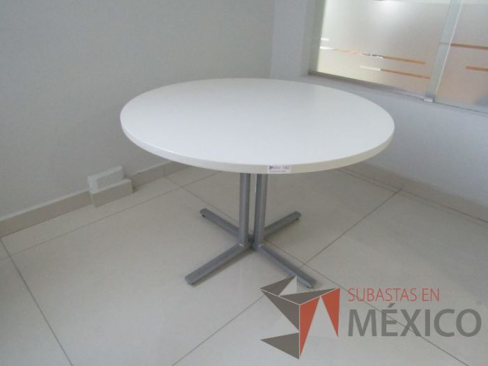 Lote 002-Mesa de trabajo circular Herman Miller