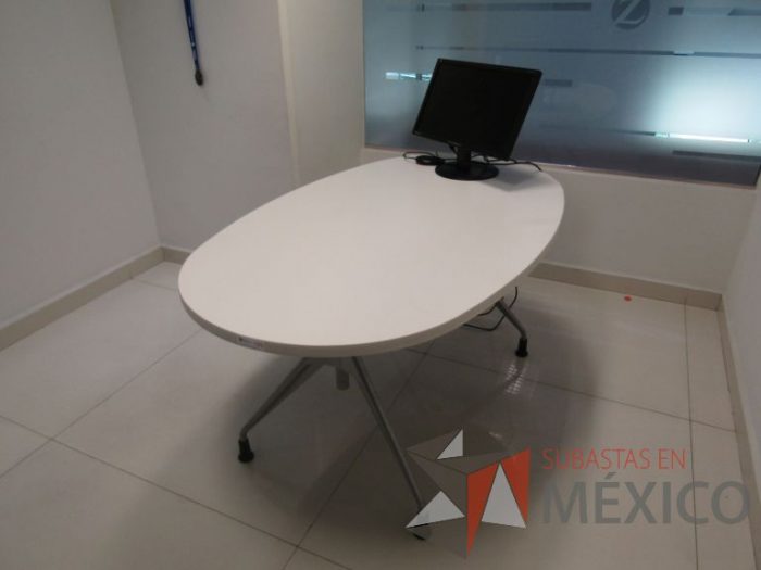 Lote 008 - Mesa de trabajo ovalada - Imagen 3