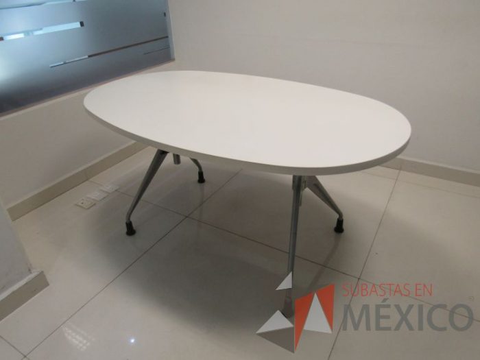 Lote 008 - Mesa de trabajo ovalada - Imagen 9