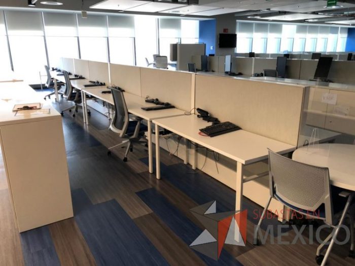 Lote 038 - Estación de trabajo para 14 personas