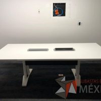 Lote 180 - Mesa de sala de juntas para 8 personas con accesorios para conexión, cubierta en 2 secciones  con 4 sillas Cobi - Imagen 4