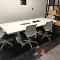 Lote 180 - Mesa de sala de juntas para 8 personas con accesorios para conexión, cubierta en 2 secciones  con 4 sillas Cobi - Imagen 8
