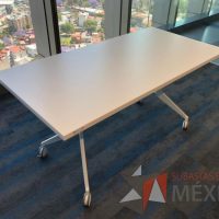 Lote 182 - Mesa de trabajo con ruedas - Imagen 3
