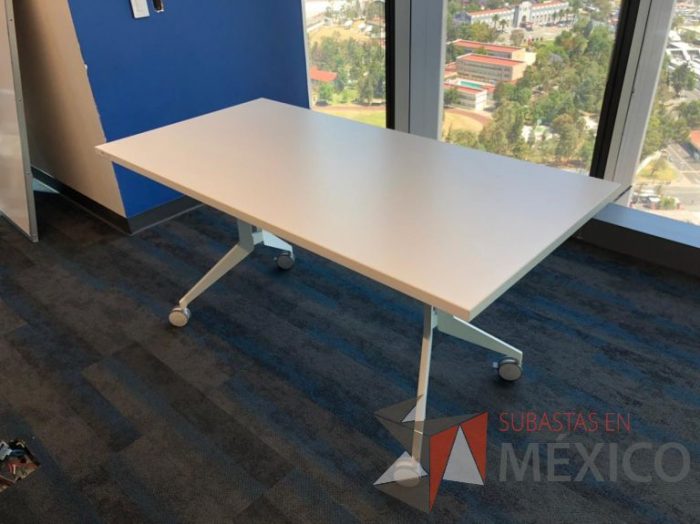 Lote 182 - Mesa de trabajo con ruedas - Imagen 5