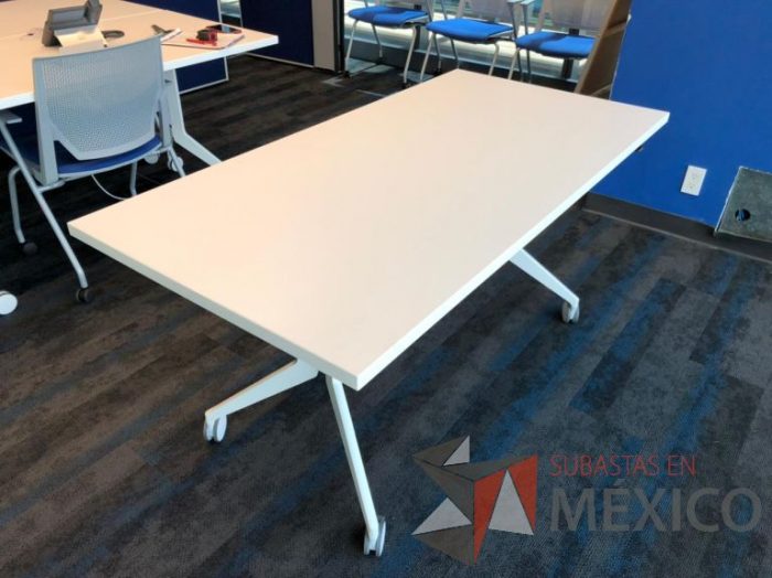 Lote 182 - Mesa de trabajo con ruedas - Imagen 6