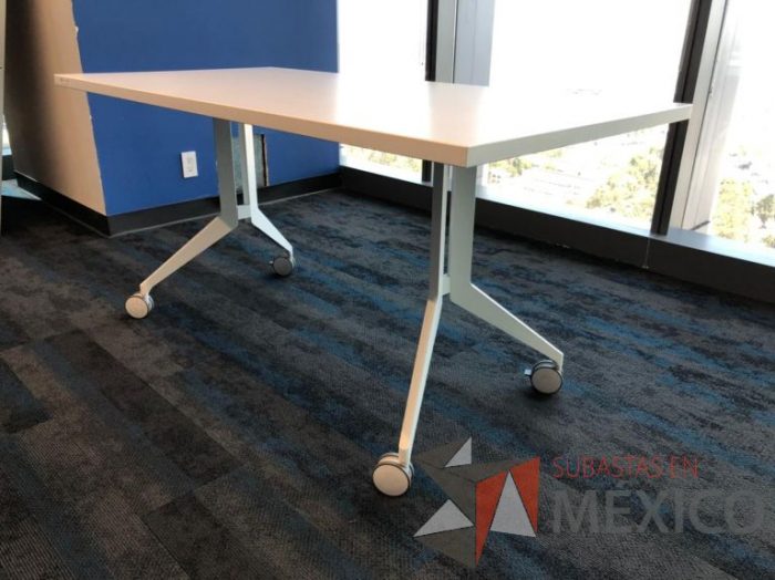Lote 182 - Mesa de trabajo con ruedas - Imagen 9
