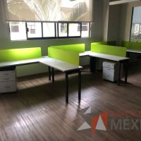 Lote 049 - Estación de trabajo para 3 personas