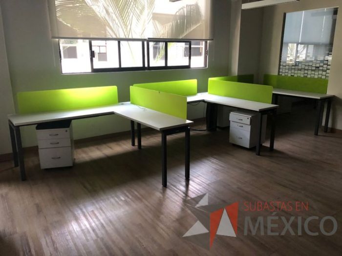 Lote 049 - Estación de trabajo para 3 personas