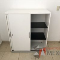 Lote 097 - 2 Gabinetes con 2 puertas corredizas con 2 entrepaños color blanco