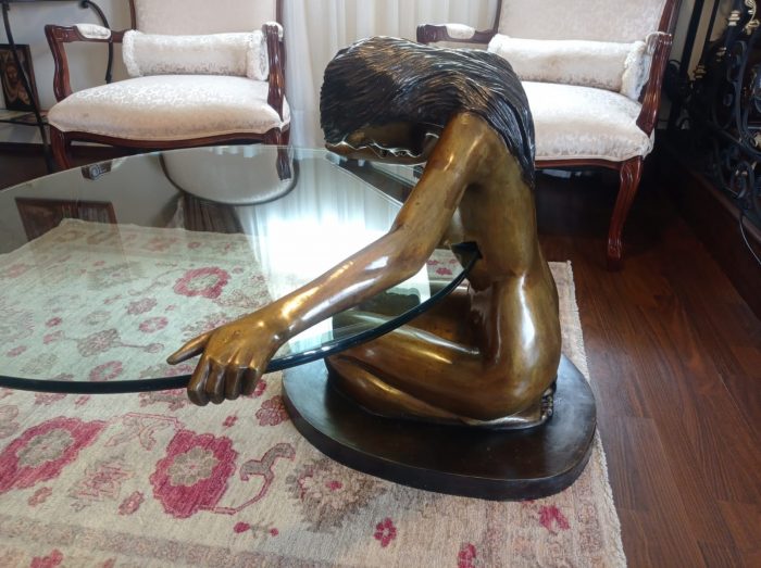 Lote 023 - Mesa mujer - Sin firma - Bronce y Vidrio - Imagen 6