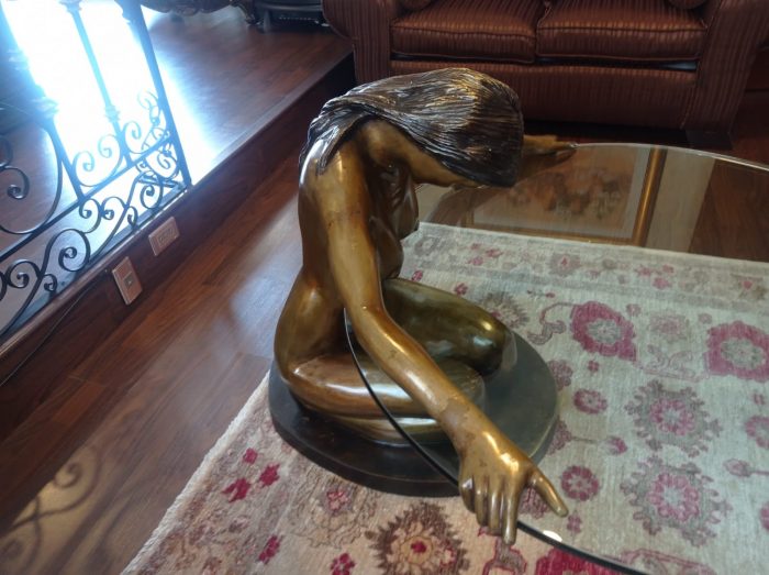 Lote 023 - Mesa mujer - Sin firma - Bronce y Vidrio - Imagen 7