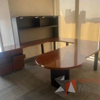Lote 005 - Escritorio en herradura con 2 archiveros de pedestal