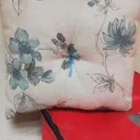 Lote 058 - 5 Cojines flores azules con gris - Imagen 2