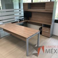 Lote 005 - Escritorio en herradura con librero sobrepuesto - Imagen 10