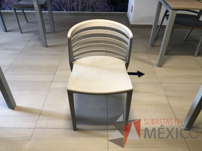 Lote 011 - Silla fija, asiento y respaldo en plástico color gris - Imagen 6