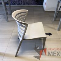 Lote 011 - Silla fija, asiento y respaldo en plástico color gris - Imagen 4