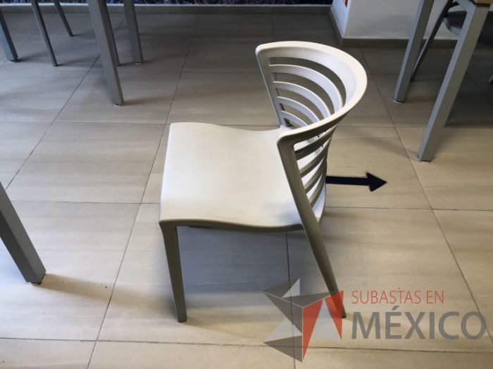 Lote 011 - Silla fija, asiento y respaldo en plástico color gris - Imagen 2