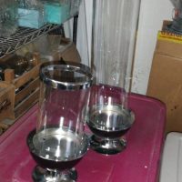 Lote 090 - Lote de 2 candelabros de cristal (1 de 60 cms de alto, 1 de 30 cms de alto)