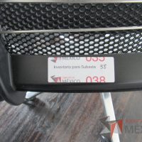 Lote 080 - Silla operativa con ruedas, descansabrazos, asiento tipo piel y respaldo en malla color negro - Imagen 2